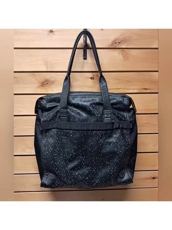 Handbags - Lululemon follow your Bliss Tote Bag
